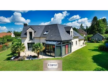 maison contemporaine 7 pièces  170 m2 sur un jardin de 1800 m2.