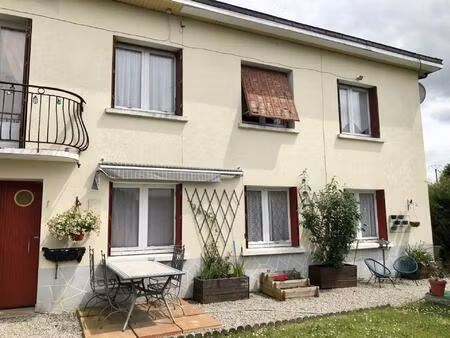 maison fantastique dans un magnifique village