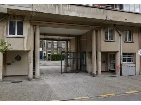 defacqz - châtelain : emplacement de parking extérieur