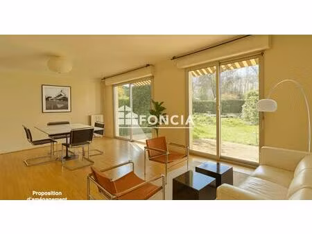 résidence standing sécurisée de faible hauteur avec gardien  82m2  4 pièces  salon avec ba