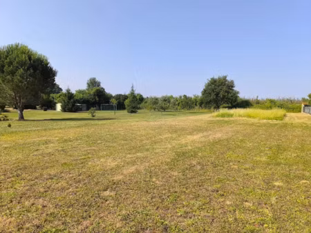 vente terrain 1345 m² à jonzac (17500)  37 600 €