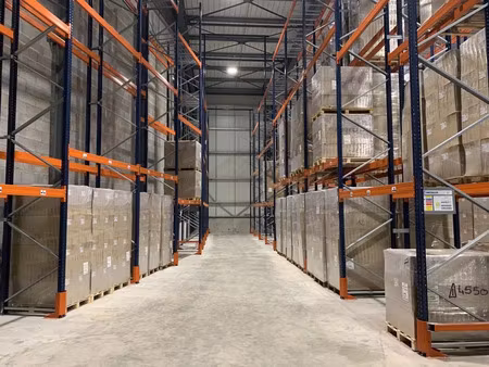 vannes stockage disponible 600 m² à 3300 m².