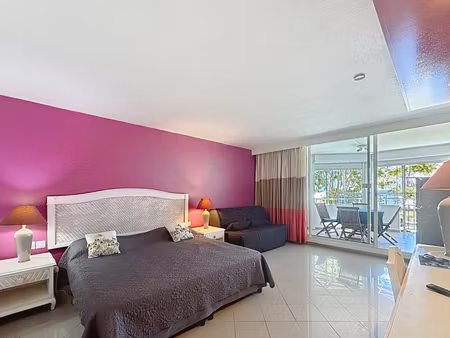 studio meublé avec vue mer en rez-de-jardin situé au gosier