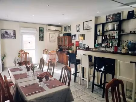 à vendre à saint-benoît : un ensemble immobilier comprenant un f3 de 77 m² avec balcon et 
