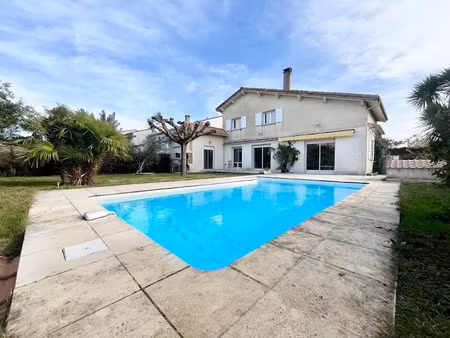 location meublée maison 5 pièces 215 m² à merignac (33700)  2 500 €