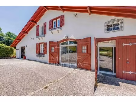 entre mer et montagnes  ancienne ferme en lisière de forêt / 7 hectares pays-basque - mzib