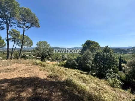 superbe terrain de 1500 m2 avec une vue panoramique à taradeau