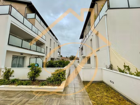 type 2 avec terrasse  parking souterrain.