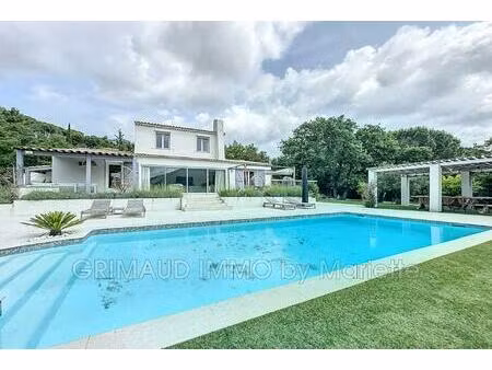 villa rénovée sur terrain de 1 830 m² avec piscine et belle vu