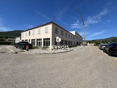 location local commercial 403m² la mole 83310