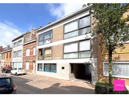 rustig gelegen gelijkvloers appartement met 3 slaapkamers en terras  oostende