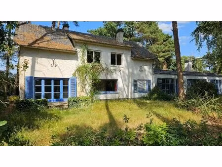 rustig en gunstig gelegen te renoveren villa van 375m² op 48 are