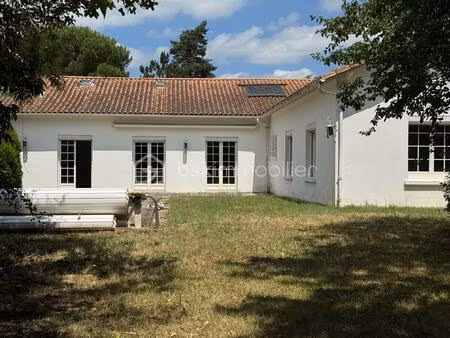maison de ville de 224 m² à saint-seurin-sur-l'isle