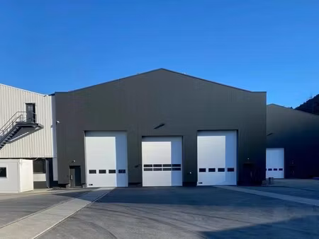 location local commercial