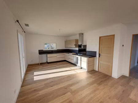 location appartement 4 pièces 105 m² à bernis (30620)