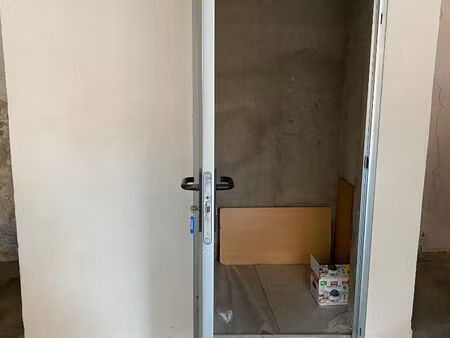 location local d'activité  2.00m²  marseille 14