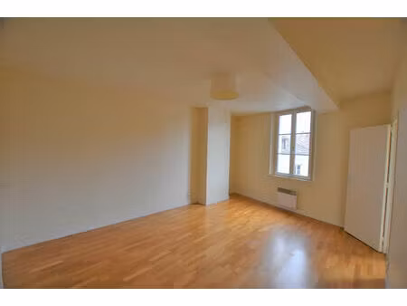 location appartement 3 pièces  75.88m²  magny