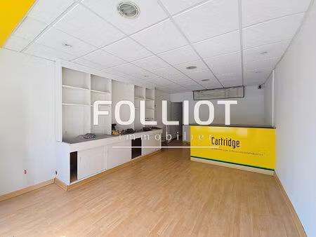 à louer - local commercial -fougères - 42 55 m²