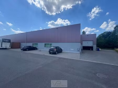 entrepôt avec bureaux à louer dans le parc d’activités gu...