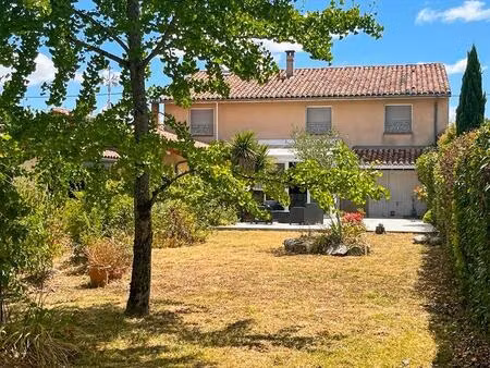 proche des commerces et services de fleurance  confortable maison de plus de 200 m² avec..