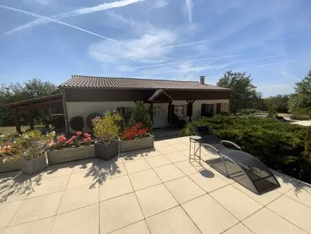 a vendre- propriété de charme au cœur du parc régional des causses du quercy.