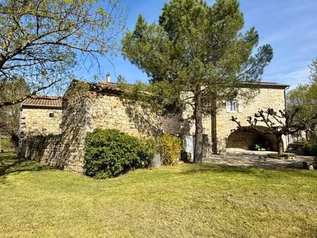 mas ancien de caractére avec dépendance et terrain attenant