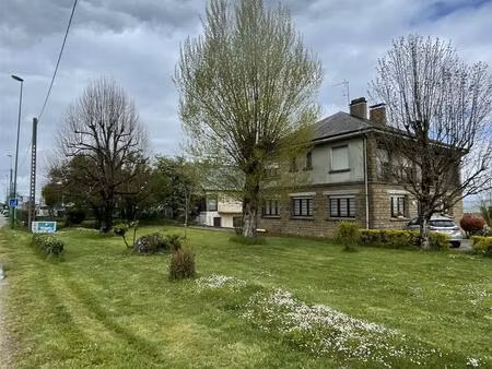 ensemble immobilier composé d'une maison d'habitation et d'un b