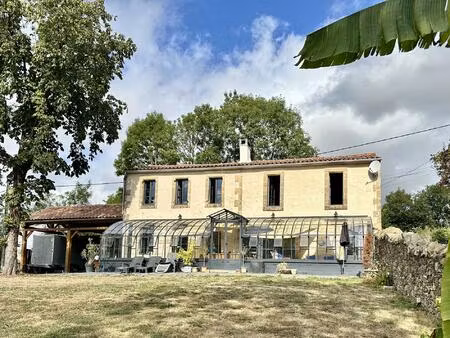 belle maison de village en pierre entièrement rénovée au coeur du village médiéval