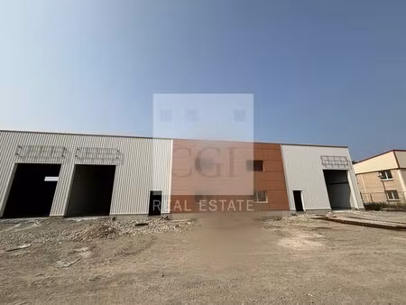 location commerce 2106 m² à chassieu (69680)