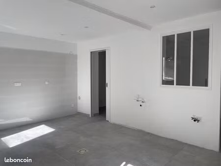 local commercial 43 m² la roque-d'anthéron