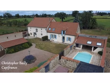 belle propriété  rénovée récemment  avec gîtes sur 3761 m² de terrain