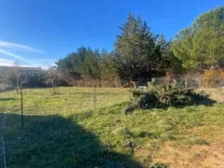 vente terrain 870 m² à cucuron (84160)  180 000 €