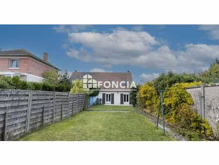 maison 4 pieces 414 m2 de terrain mitoyenne d un cote