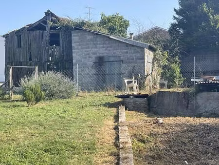 grange et terrain constructible  saint aigulin  45 minute de bordeaux à réhabiliter en hab