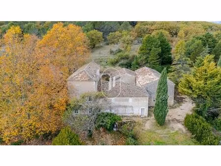 ancienne bastide avec piscine annexes et terrain à vendre dans le luberon