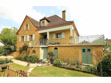 maison en pierre de standing à rafraichir  à 5 minutes des commerces et services de...