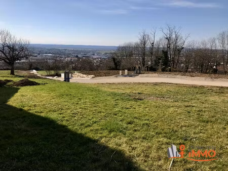 terrain viabilisé de 317 m² avec vue