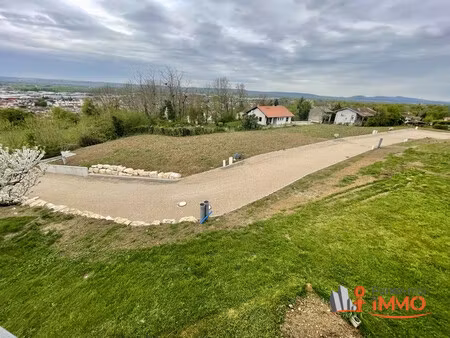terrain viabilisé de 519 m² avec vue
