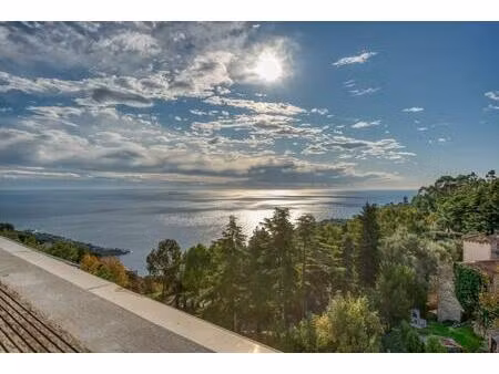 eze  2 pieces vue mer avec solarium sur le toit  cave  parking possible