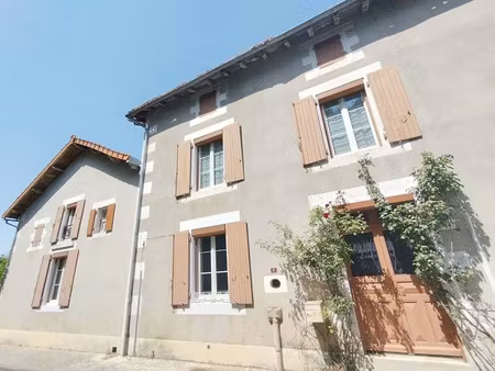 vente maison 5 pièces 184.2 m² à alloue (16490)  110 000 €