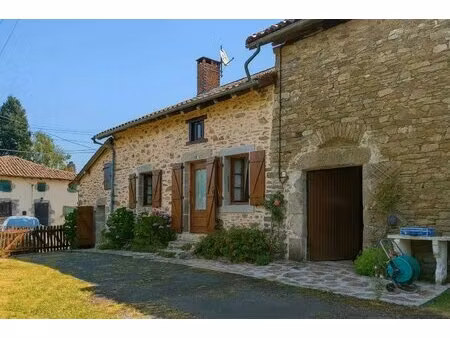 longère en pierre avec grange et terrain arboré