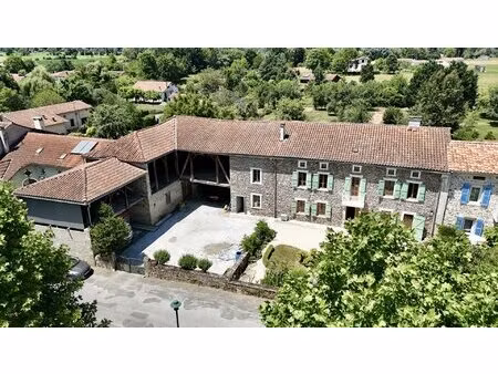 maison en pierre de caractère 250 m² + corps de ferme 551 m² et maison annexe à rénover – 