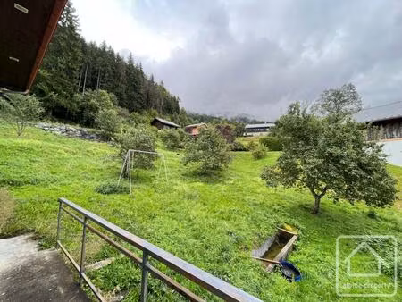 terrain constructible de 850m2 avec réseaux en bordure et vue dégagée