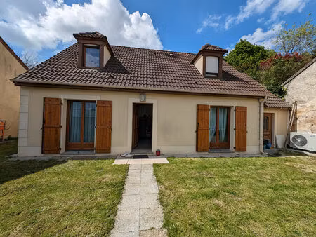 maison 8 pièces à monthyon : le bonheur en 124 m² avec panneaux solaires et poêle à bois !