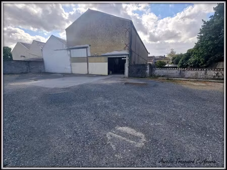 local professionnel à vendre saint jean d'angely 6 pièce(s) 508m2 166 000€