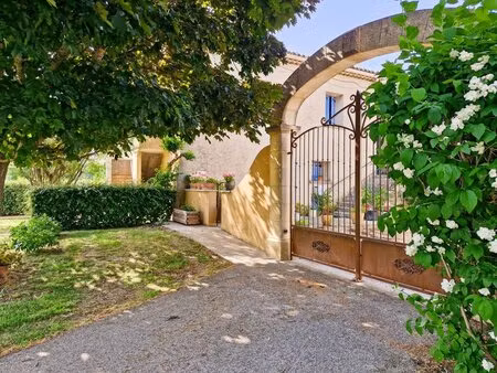 propriété  4 habitations - 390 m2 habitables et 500 m2 de dépendances dont hangars