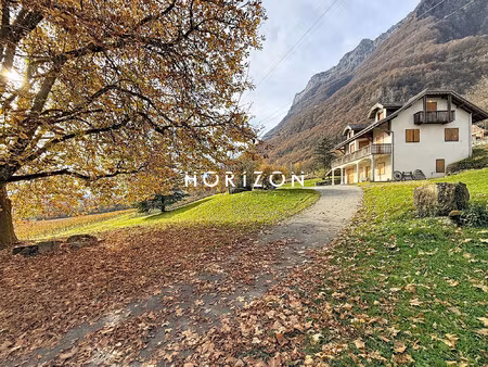 freterive : maison 250 m2  5 ch  2 324 m2 terrain