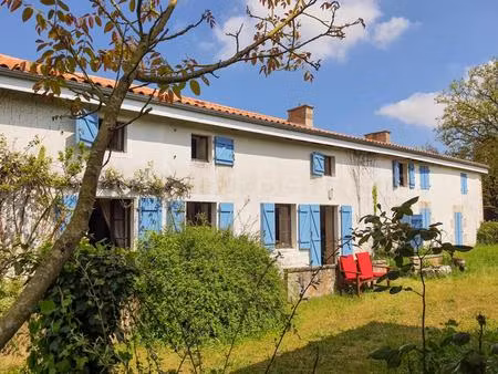 charmante maison rénovée avec possibilité de gîte et grand t