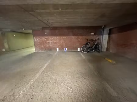 parking couvert à vendre près du centre ville de saint-id...