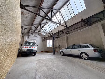 entrepôt divisé  espace de 95 m2 à louer dans le centre ville yssingeaux